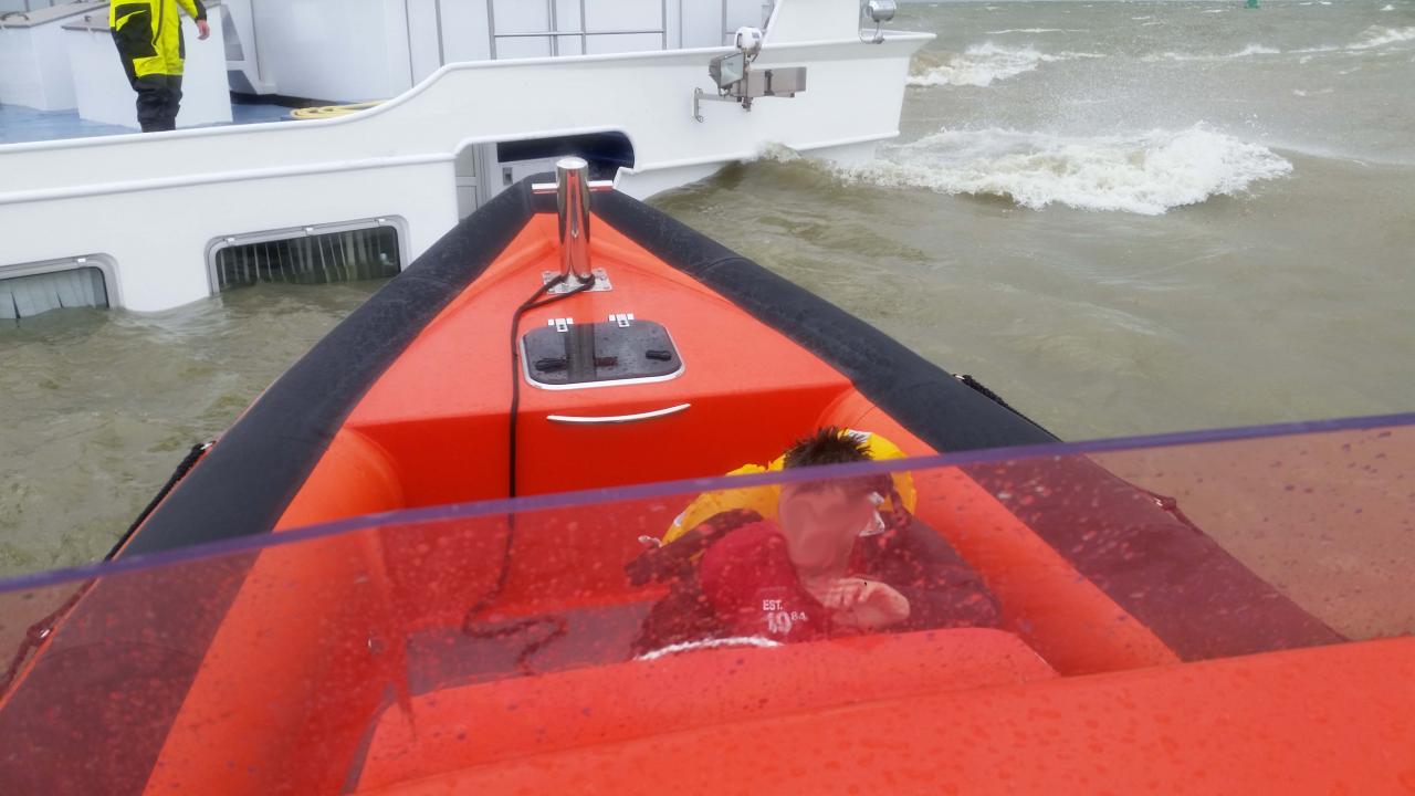  Binnenvaartschepen in problemen op IJsselmeer en Markermeer [Filmpje]